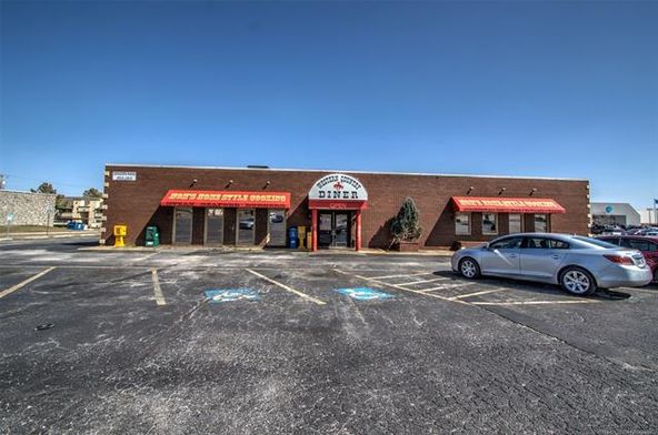 1905 S Sheridan Rd, Tulsa, OK 74112